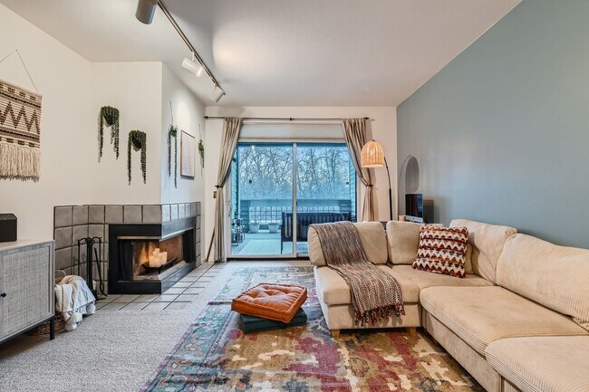 Building Photo - Urban Oasis: Cozy Furnished 1 BDR in Boulder