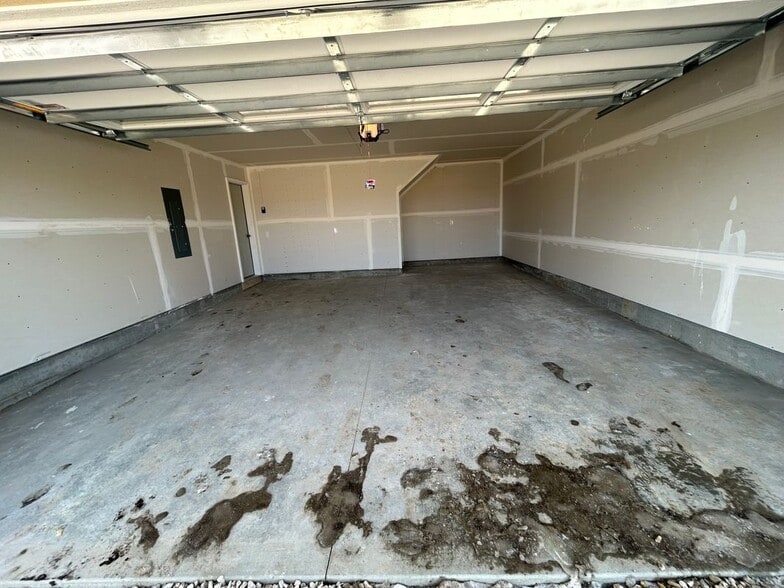 Building Photo - 1966 Highview Ter