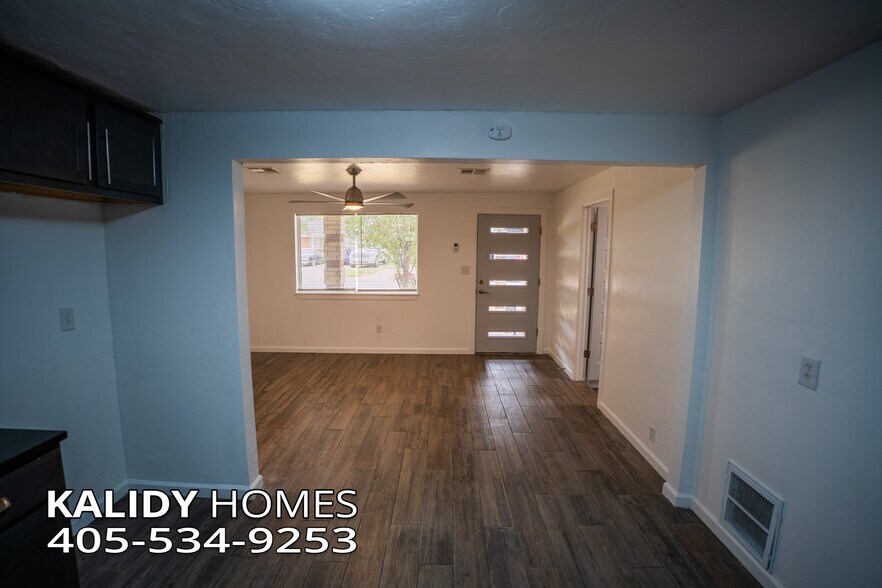 Building Photo - 1233 SW 65th St