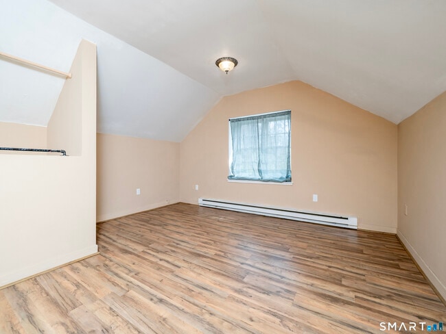 Building Photo - 128 Perry Ave