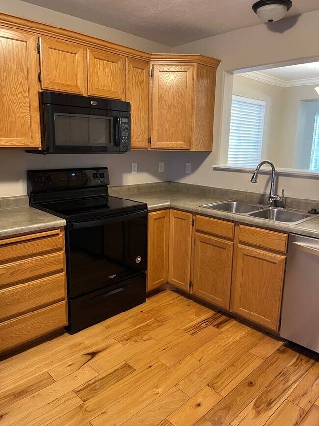 Building Photo - 879 Liberty Ln