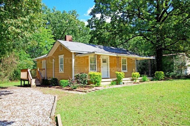 Primary Photo - 1135 E Fayetteville Rd