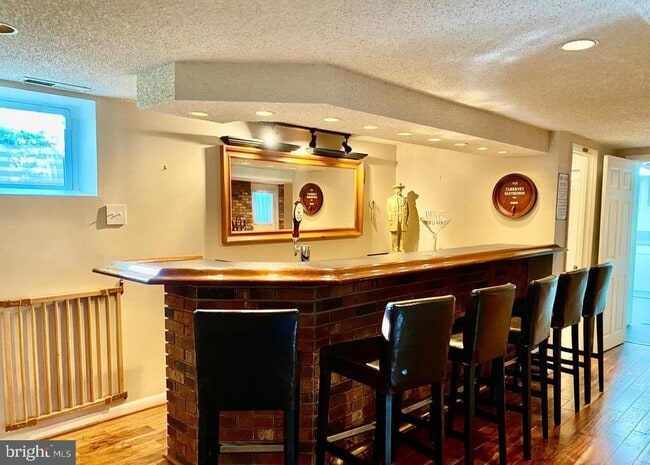 Building Photo - 6201 Hillview Ave