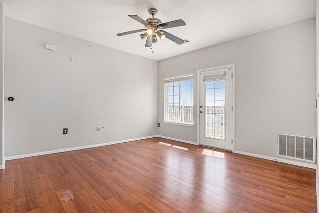 Building Photo - Beautiful 2BD 2Bath Condo with Views