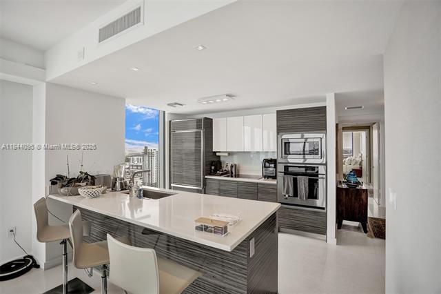 Building Photo - 460 NE 28th St