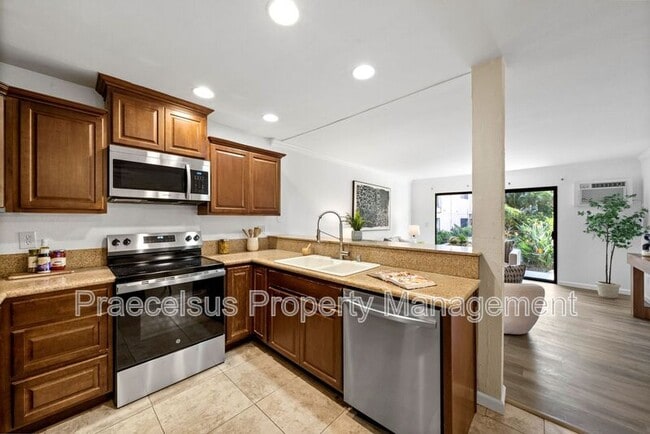 Building Photo - 6780 Friars Rd