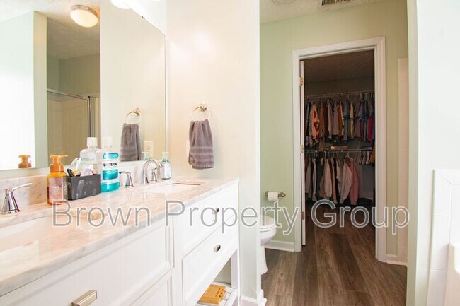 Building Photo - 4918 Yorkchester Dr