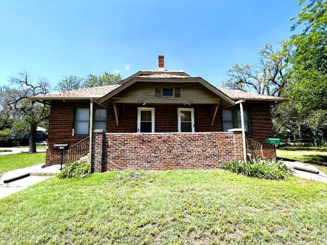 Primary Photo - 1734 W 13th St N