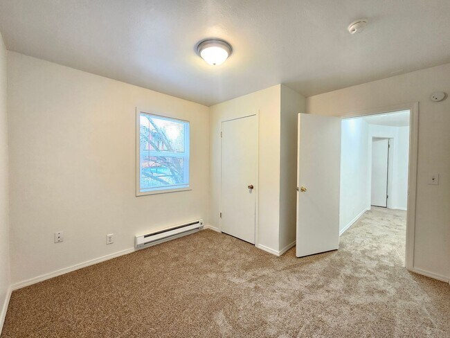 Building Photo - 828 E 11th Ave