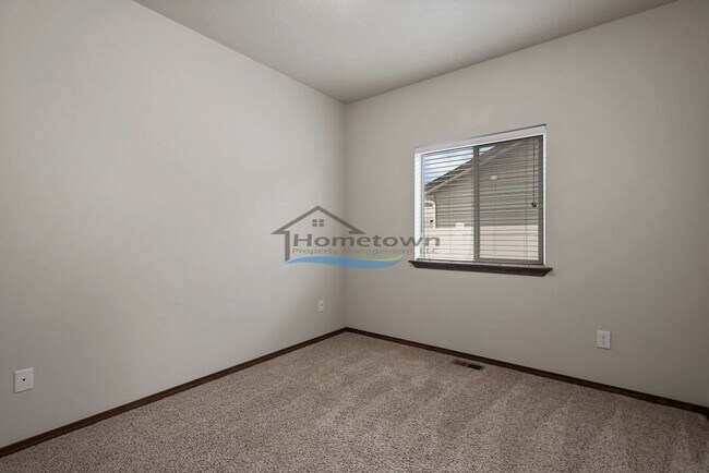 Building Photo - Stunning 3 Bedroom 2 Bath Home in The Landings!