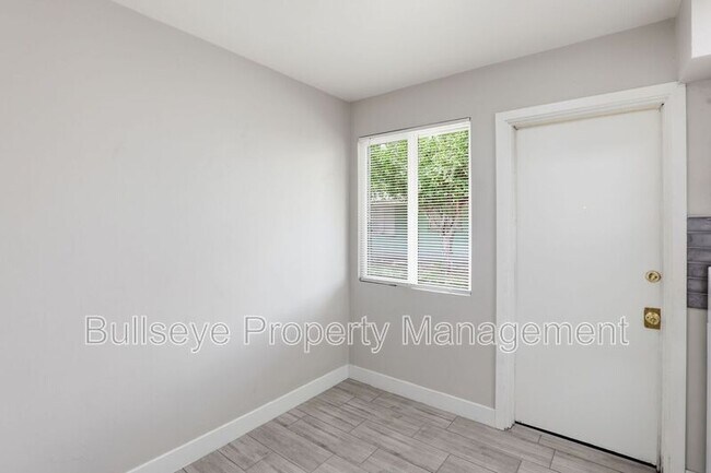 Building Photo - 1721 E Moreland St