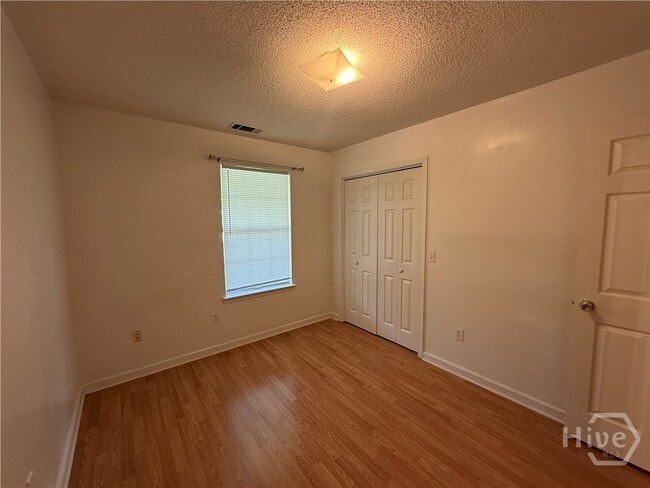 Building Photo - 211 Woodbury Ln