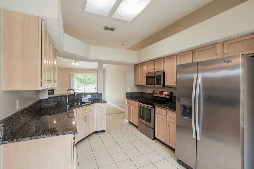 Building Photo - 7835 Longhorn Cir E