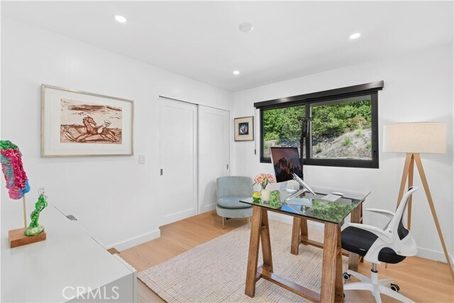 Building Photo - 2880 Zell Dr