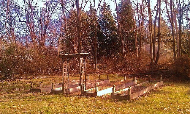 waiting for spring - 657 South Sumneytown Pike