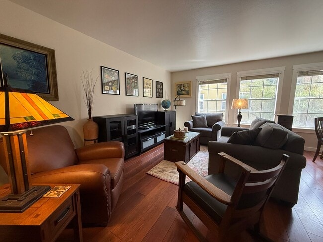 Building Photo - Fully Furnished 2 Bed 2 Bath Condo with Private Patio, 2 Gated Parking Spaces, Pool and Gym