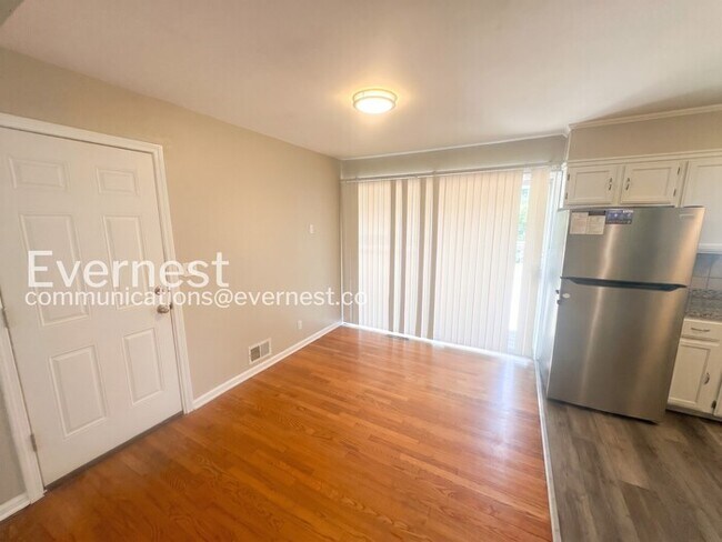 Building Photo - 3 Bed, 2 Bath Home with Fenced Yard & Garage / Pet-Friendly / Vouchers Accepted / Available Now!