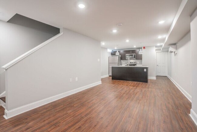 Building Photo - 310 E Lanvale St