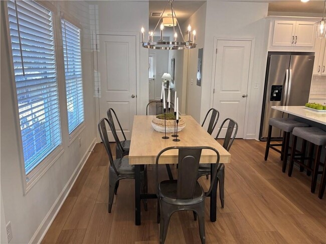 Building Photo - 303 Frasier St SE