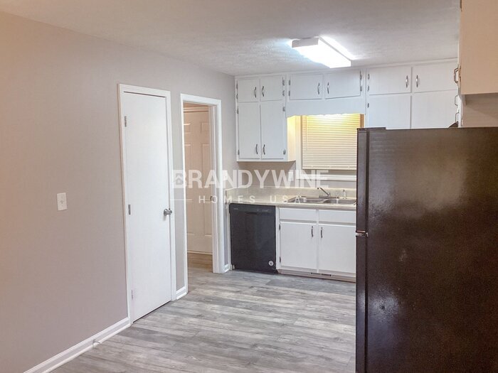 Building Photo - 2150 Moon Dr SW