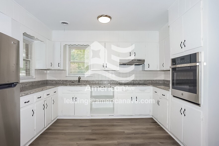 Building Photo - 2152 Bayvale Rd