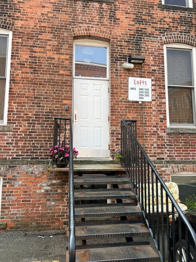 Building Photo - 325 Lafayette St