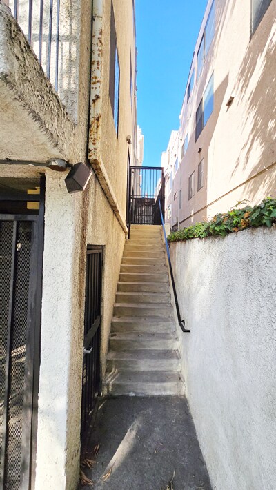 Private Entrance - 12821 Caswell Ave