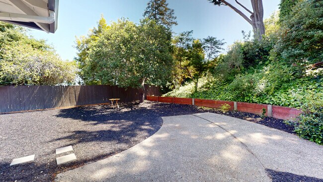 Building Photo - 1321 Lasuen Dr
