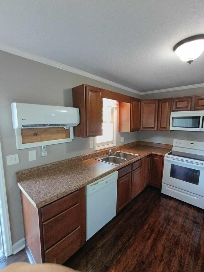 Building Photo - 2 Bedroom / 1 Bath Apartment  Johnson City...