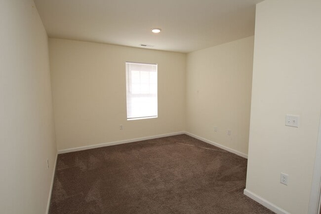 Building Photo - Modern Home for Immediate Occupancy – Avai...