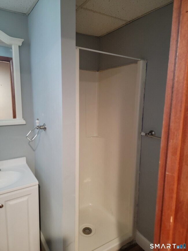 Building Photo - 235 High Ridge Dr