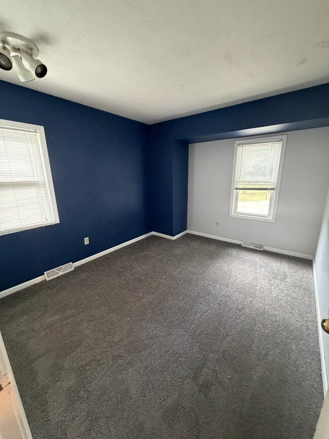 Building Photo - 1013 NW Berkshire Dr