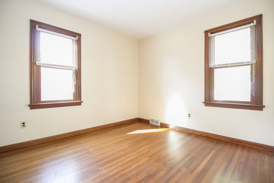 Building Photo - 2943 Escott Ave