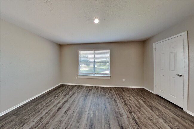 Building Photo - 4223 Shady Village Ct