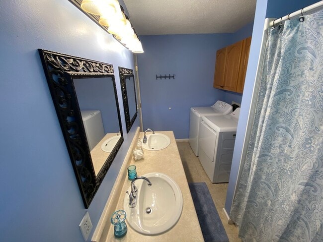 Building Photo - Lovelaceville Road