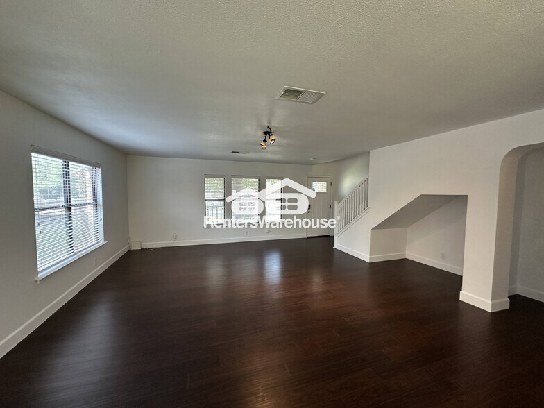 Building Photo - 1305 Bradbury Ln