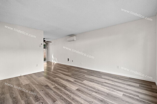 Building Photo - 237-04