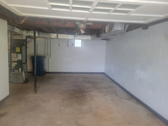 Building Photo - 363 Spring St