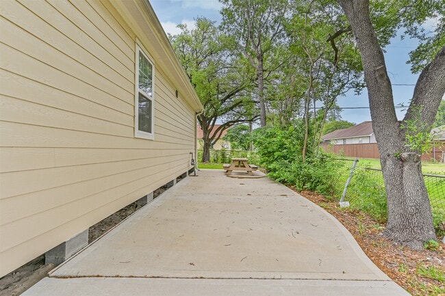 Building Photo - 10633 Flaxman St