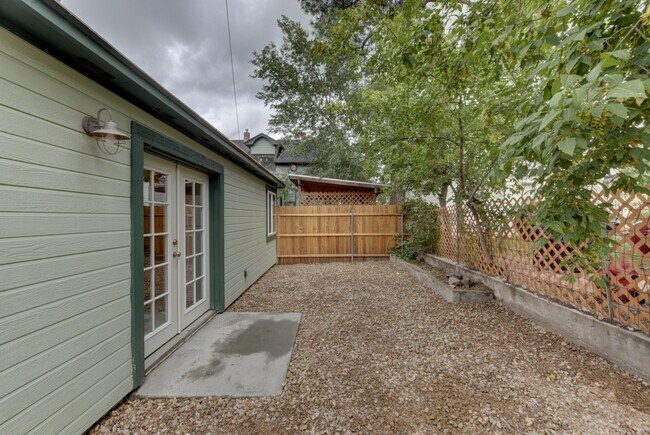 Building Photo - 114 N Willow St