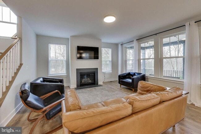 Building Photo - 3897 Hillview Ct