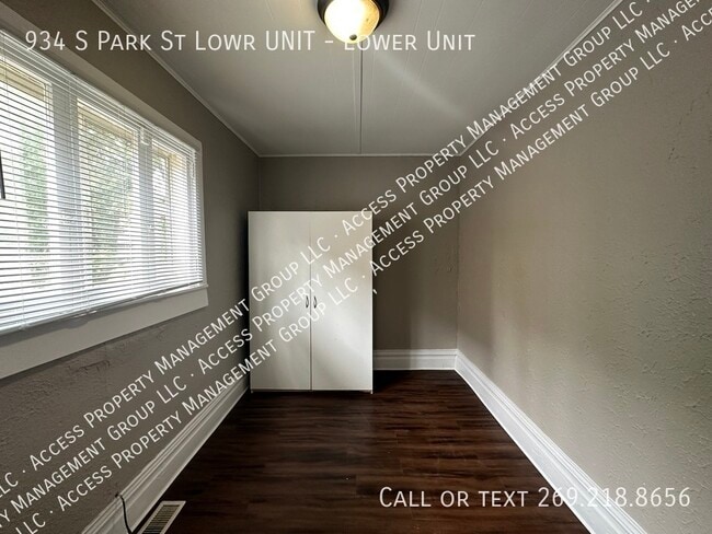 Building Photo - 934 S Park St