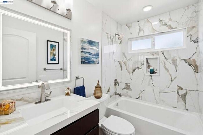 Building Photo - 2800 Seville Cir