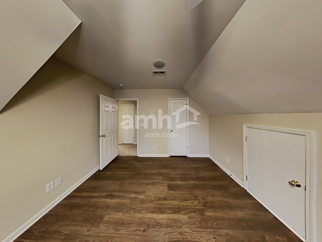 Building Photo - 4001 Belle Meade Cir