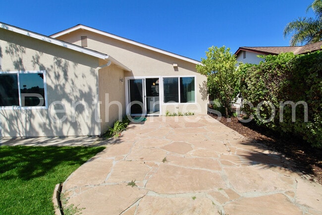 Building Photo - 11327 Linares St