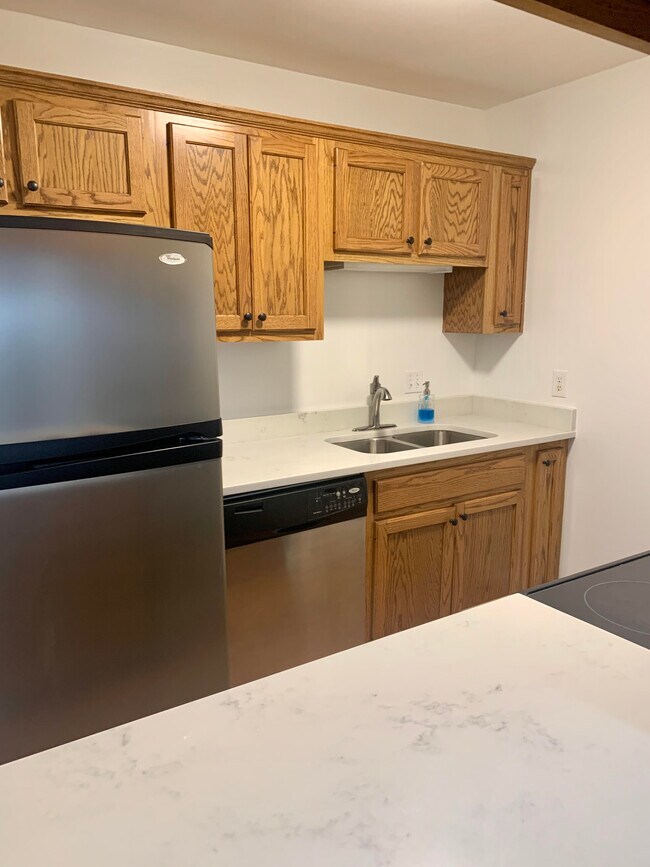 Building Photo - 908 Woodland Village