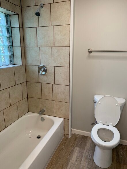 bathroom - 1406 8th Ave