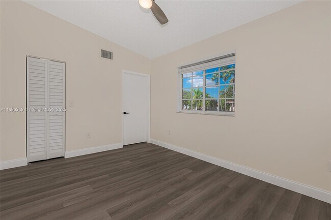 Building Photo - 3211 Sabal Palm Manor