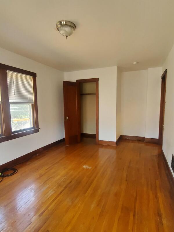 Building Photo - 14 W 16th Ave