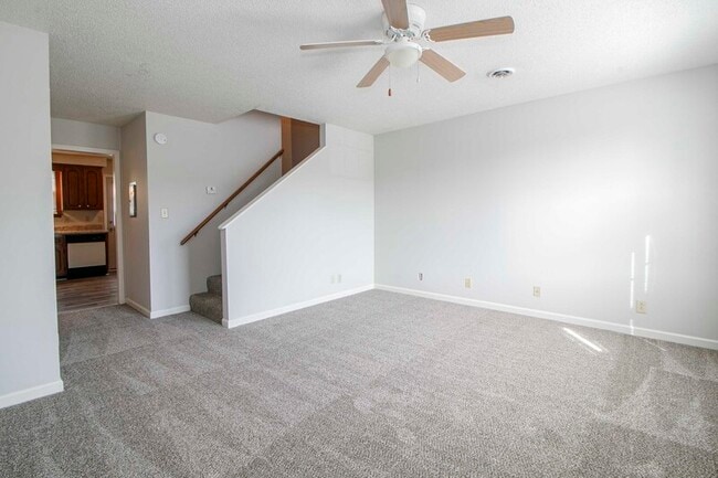 Building Photo - 814-A Golfview Pl